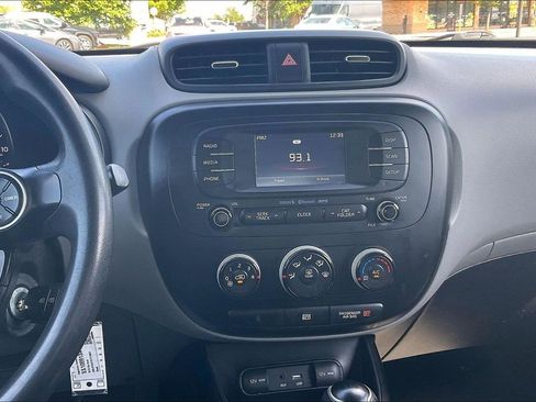 Used 2016 Kia Soul + FWD image 6