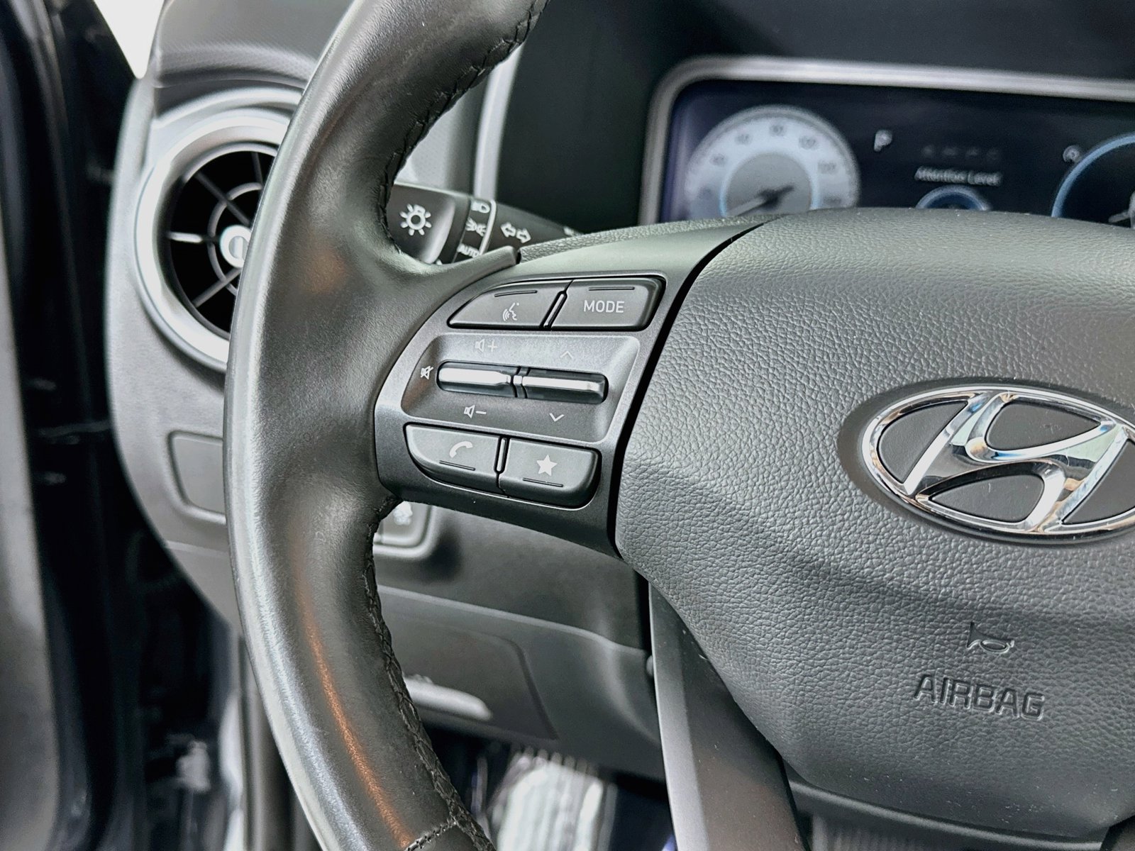 Certified 2022 Hyundai Kona Limited FWD image 15