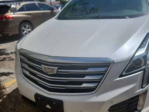 Used 2017 Cadillac XT5 Luxury FWD image 2