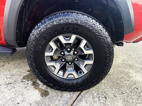 Used 2023 Toyota Tacoma TRD Off-Road w/ Advanced Technology Package AWD/4WD image 4