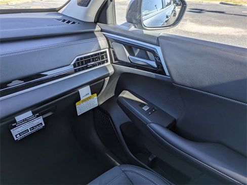 New 2025 Mitsubishi Outlander SE image 18