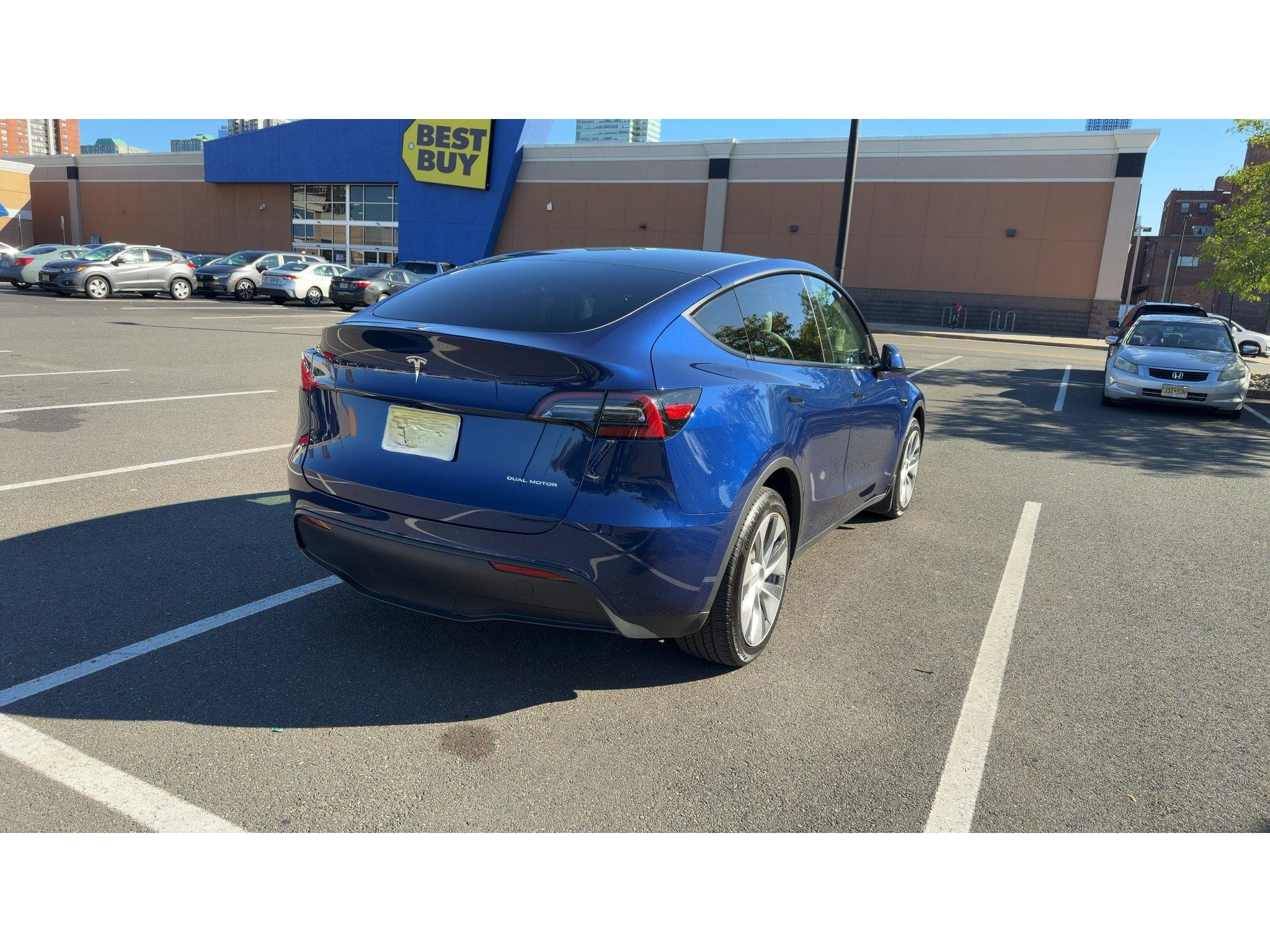 Used 2023 Tesla Model Y Long Range AWD/4WD image 4
