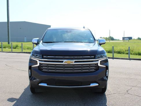 Used 2024 Chevrolet Suburban Premier RWD image 4