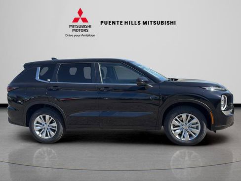 New 2026 Mitsubishi Outlander ES image 4