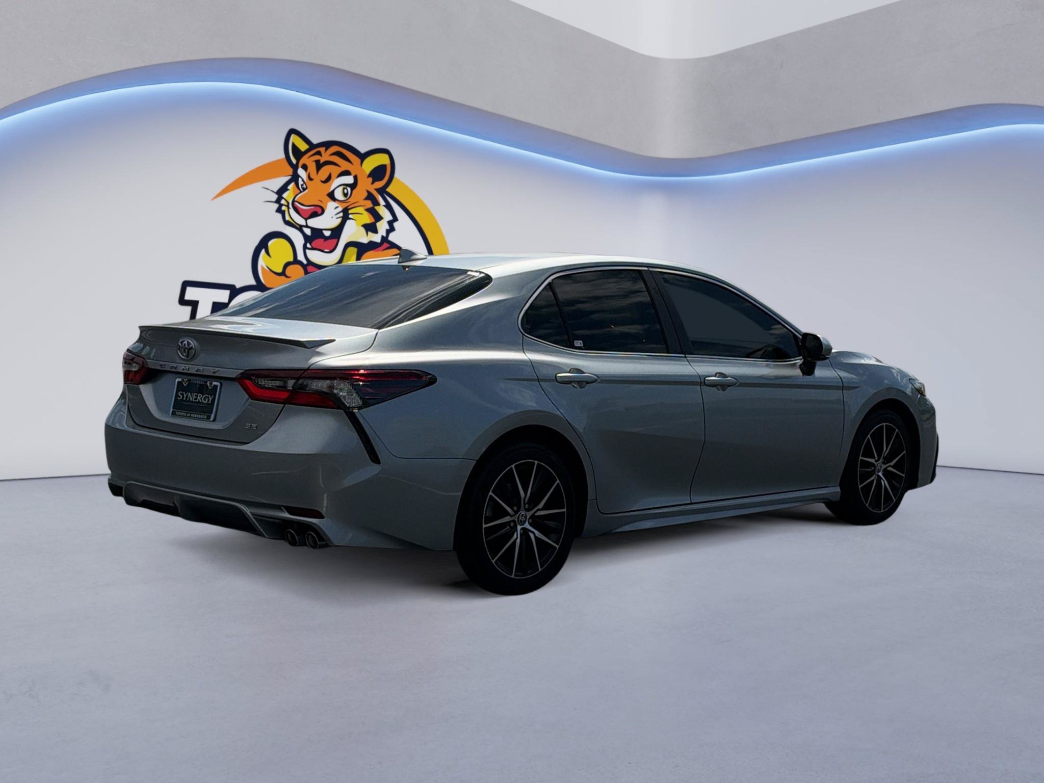 Used 2022 Toyota Camry SE FWD image 5