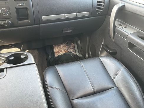 Used 2011 Chevrolet Silverado 2500 LT w/ Interior Plus Package AWD/4WD image 78