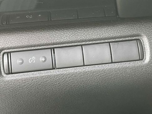 Used 2024 Nissan Pathfinder S image 18