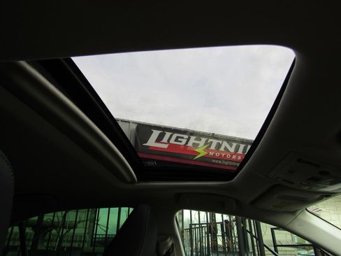 Used 2017 Lexus IS 200t image 8