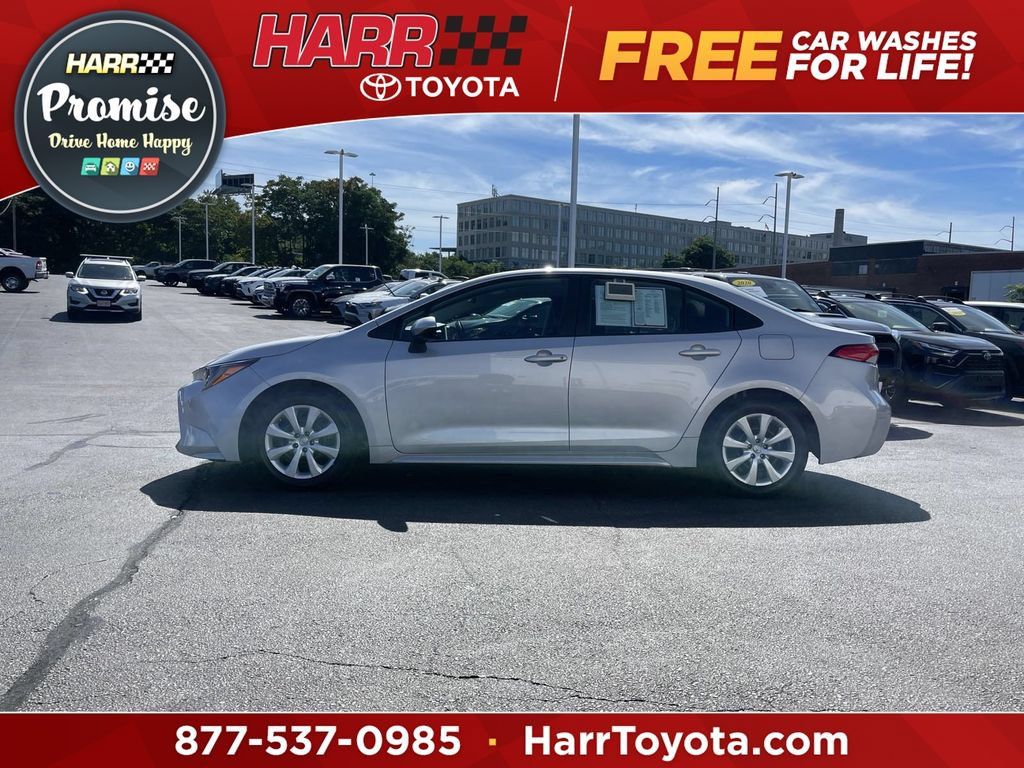 Used 2020 Toyota Corolla LE FWD image 1