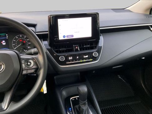 Used 2025 Toyota Corolla LE FWD image 7
