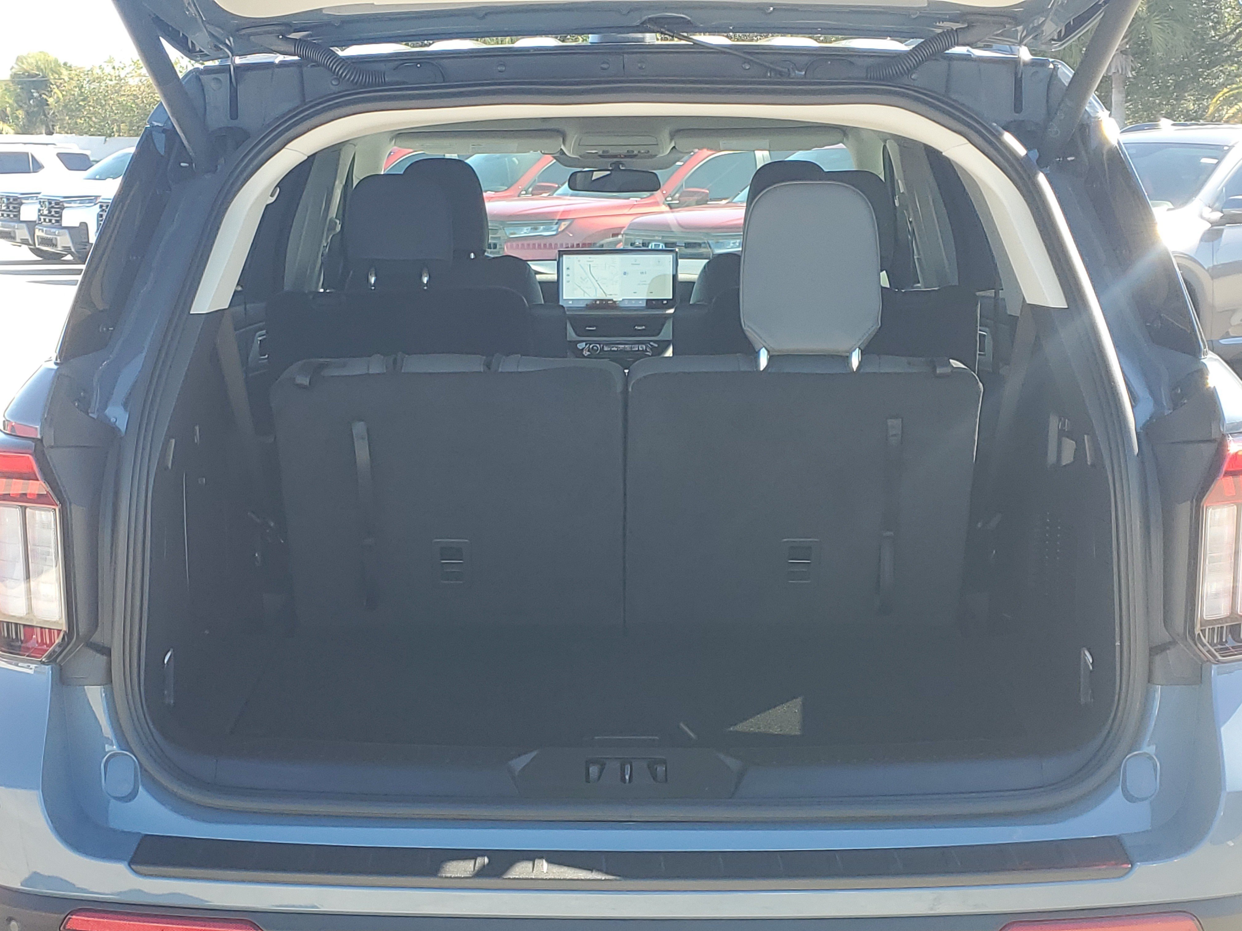 Used 2026 Ford Explorer Active w/ Active Comfort Package RWD image 9