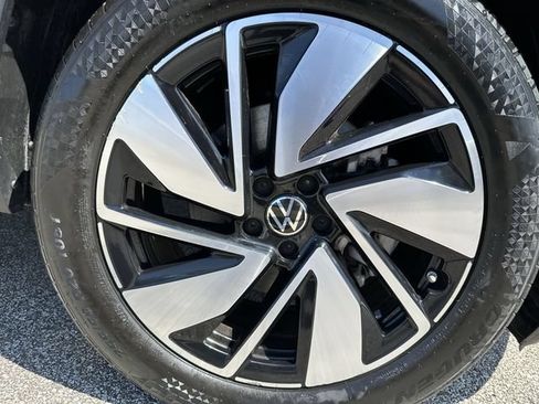 Used 2024 Volkswagen Atlas SE w/ Panoramic Sunroof Package AWD/4WD image 21