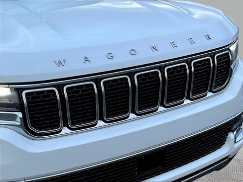 Used 2024 Jeep Wagoneer Series III w/ Flexible Seating Group AWD/4WD image 32