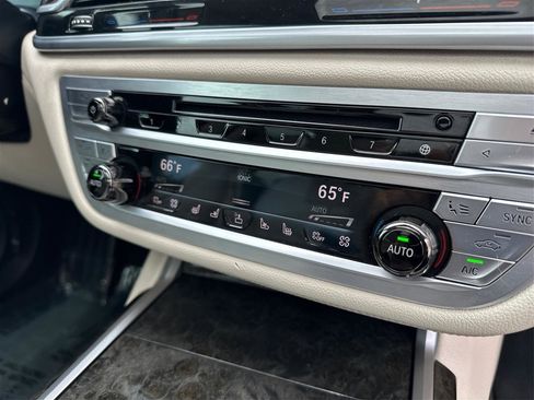 Used 2019 BMW 740i w/ Executive Package RWD image 44