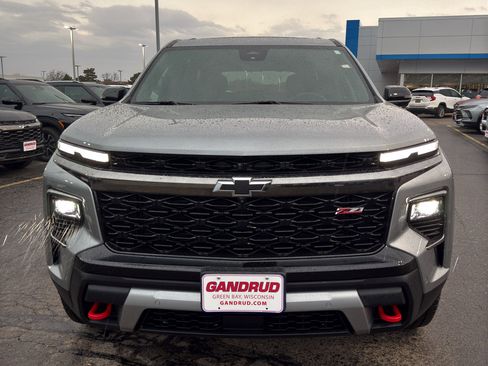 Used 2025 Chevrolet Traverse Z71 w/ Enhanced Driving Package image 3