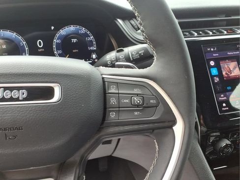 Used 2025 Jeep Grand Cherokee Laredo w/ Luxury Tech Group I AWD/4WD image 18