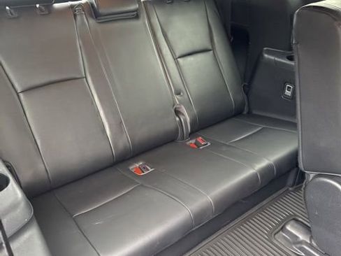 Certified 2021 Toyota Highlander XLE image 13