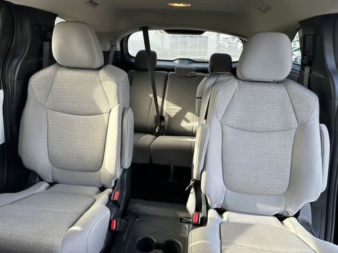 Certified 2025 Toyota Sienna LE image 11