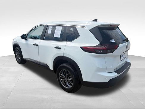 Used 2024 Nissan Rogue S AWD/4WD image 3