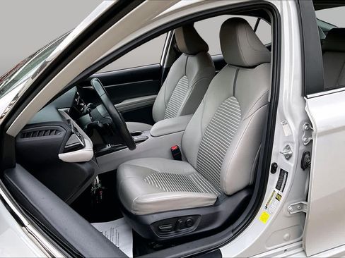 Used 2022 Toyota Camry SE FWD image 8