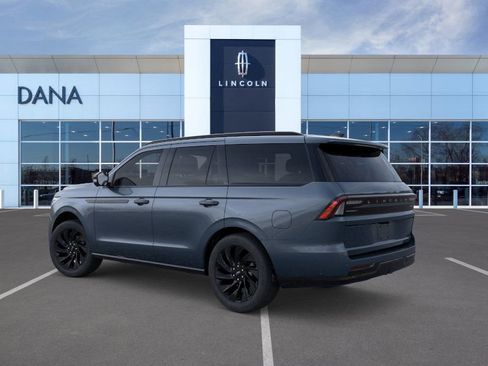 New 2026 Lincoln Navigator Reserve w/ Jet Appearance Package image 4