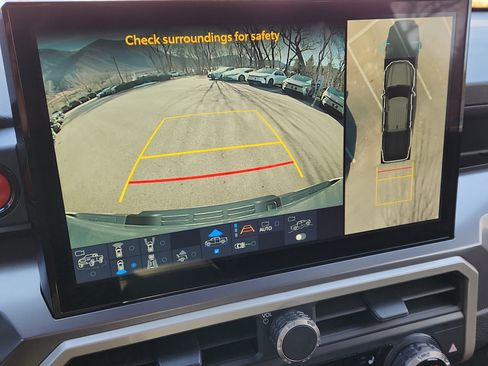 Used 2025 Toyota Tacoma TRD Off-Road w/ TRD Off Road Premium Package image 25