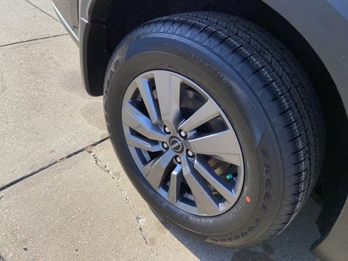 Used 2024 Nissan Pathfinder SV FWD image 30