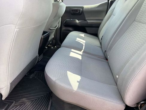 Used 2016 Toyota Tacoma SR image 12