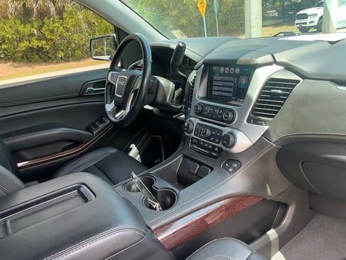 Used 2020 GMC Yukon XL SLT AWD/4WD image 16