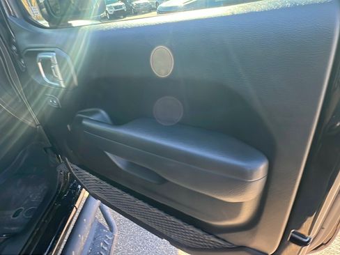 Used 2023 Jeep Gladiator Sport image 17