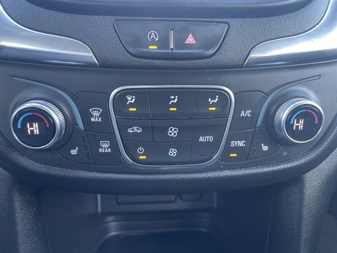 Used 2023 Chevrolet Equinox LT image 38