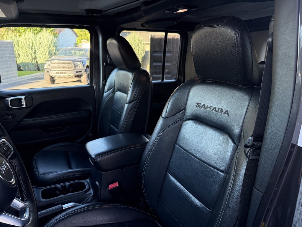 Used 2018 Jeep Wrangler Unlimited Sahara w/ Uconnect 4C Nav & Sound Group AWD/4WD image 22