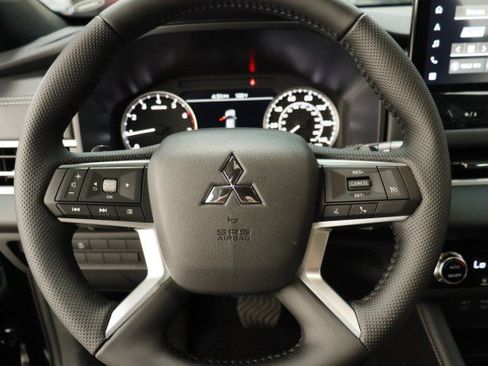 New 2026 Mitsubishi Outlander LE FWD image 8