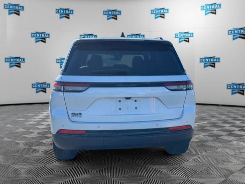 Certified 2023 Jeep Grand Cherokee Altitude image 8