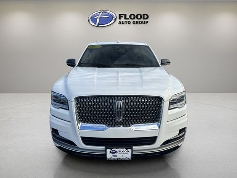 Used 2022 Lincoln Navigator Reserve image 2