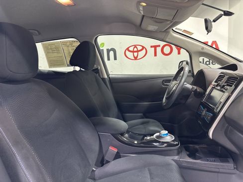 Used 2017 Nissan Leaf SV image 10