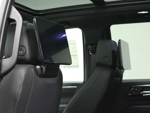 New 2025 Chevrolet Tahoe High Country image 13