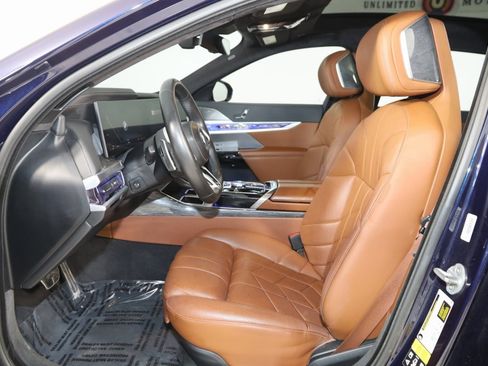 Used 2023 BMW 760i xDrive image 12