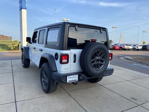 Used 2024 Jeep Wrangler Unlimited Sport AWD/4WD image 9