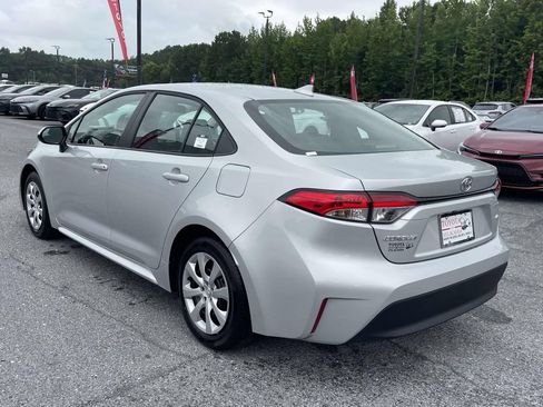 Used 2026 Toyota Corolla LE FWD image 4