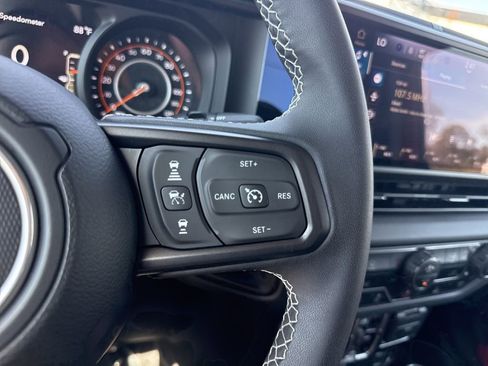 Used 2025 Jeep Wrangler Rubicon image 15