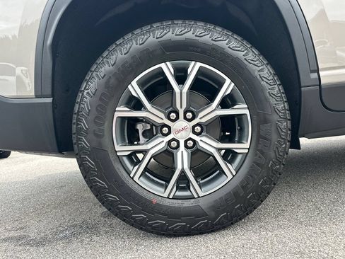 New 2026 GMC Acadia AT4 w/ Luxury Package AWD/4WD image 18