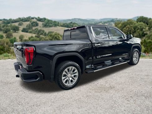 Used 2025 GMC Sierra 1500 Denali w/ Technology Package AWD/4WD image 9
