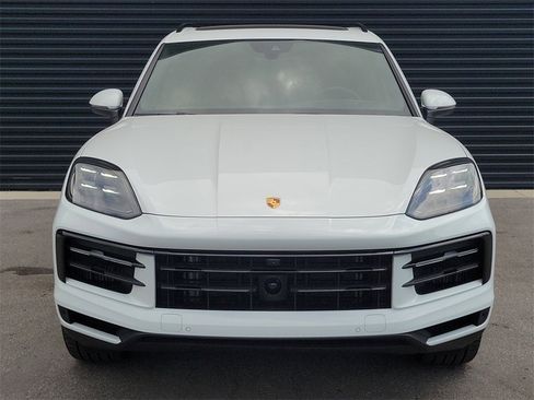 Used 2025 Porsche Cayenne Base image 10