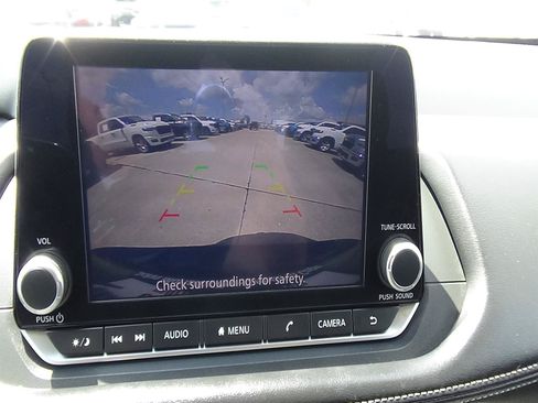 Used 2025 Nissan Rogue SV FWD image 28