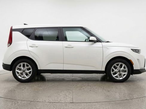 Used 2025 Kia Soul LX w/ LX Technology Package FWD image 8