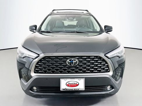 Certified 2025 Toyota Corolla Cross XLE w/ Convenience Package FWD image 2