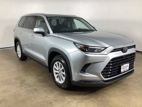 Used 2024 Toyota Grand Highlander AWD image 3