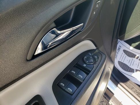 Used 2023 Chevrolet Equinox LT w/ Driver Convenience Package image 10