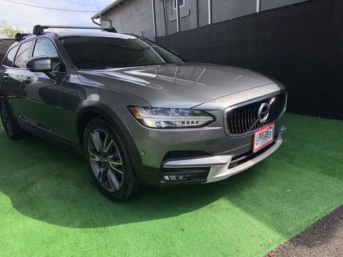 Used 2017 Volvo V90 T6 Cross Country AWD/4WD image 2